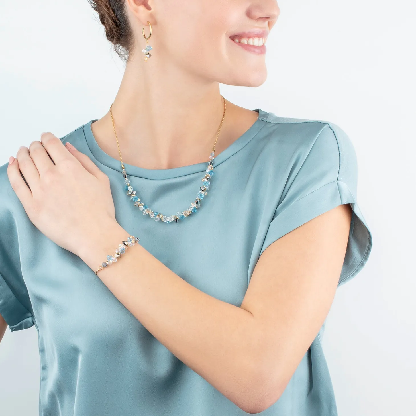 Dancing Crystals necklace gold aqua