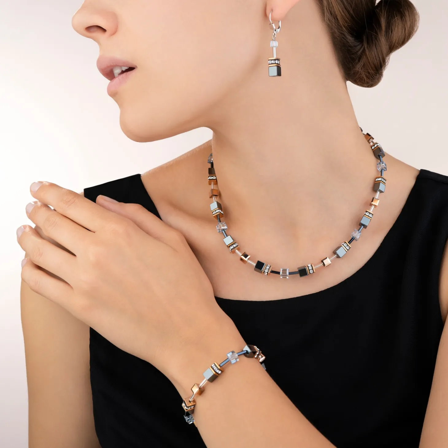 GeoCUBE® Earrings ice blue