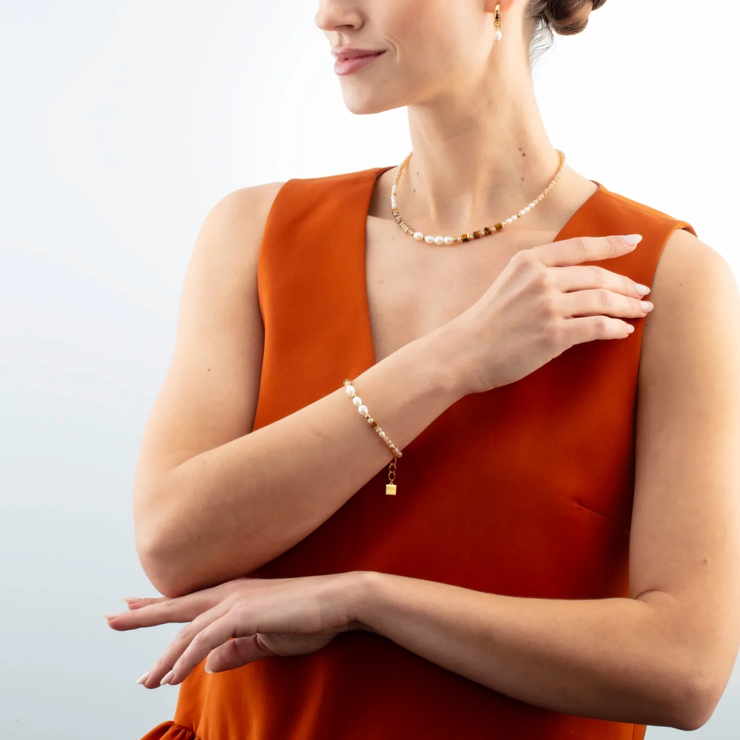 Necklace Cosmic Pearls deep gold