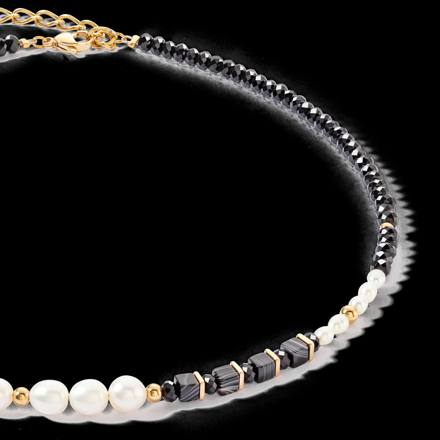 Pearls & Onyx necklace gold