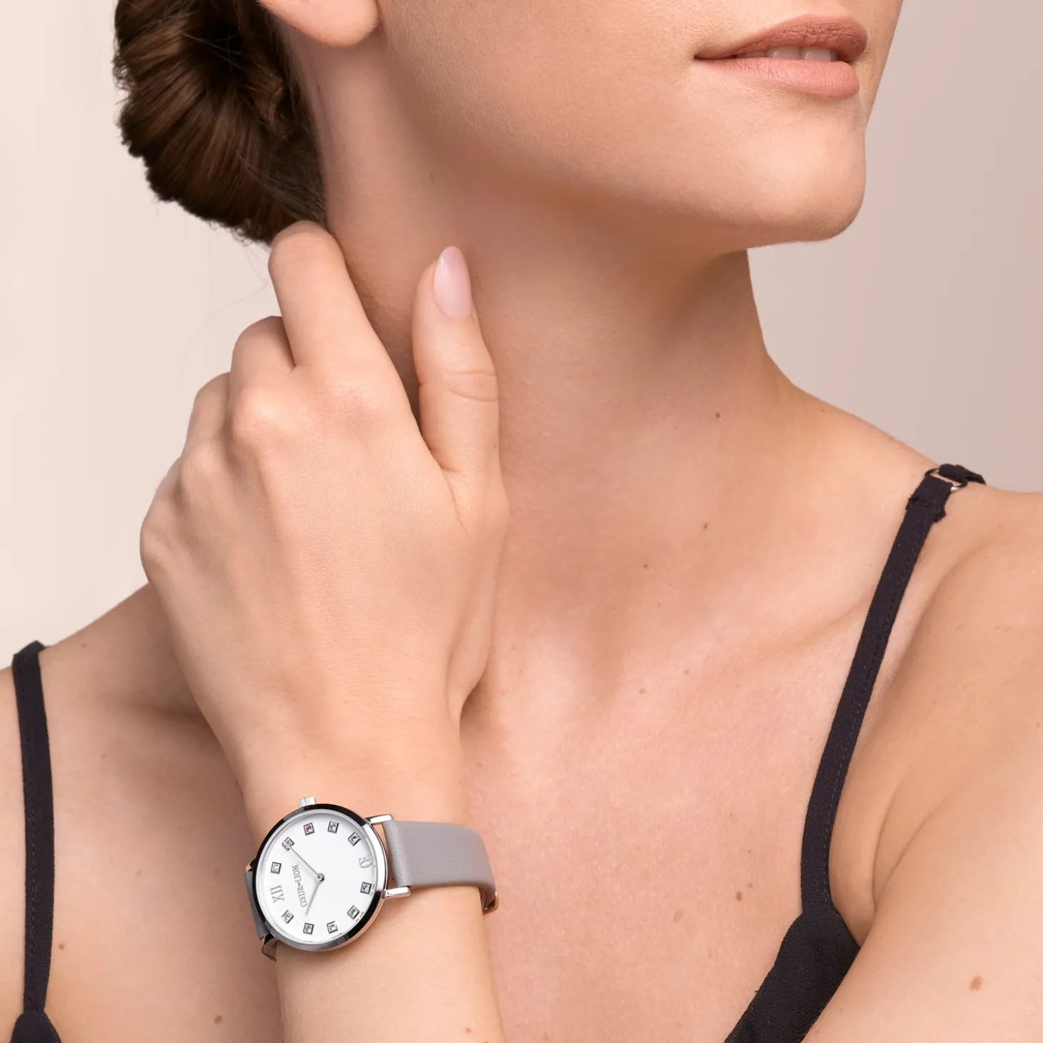 Watch Round Brilliant White Bracelet Leather Light Grey
